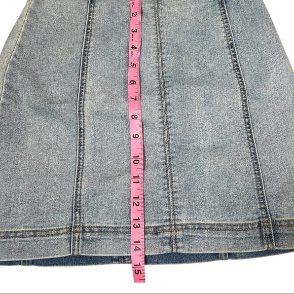 Wild Fable Light Wash Stretchy Denim Mini Skirt Size 0 - Picture 6 of 7